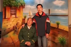 02年，农民父亲把儿子供成大学生，毕业后月薪600：父亲做错什么图片