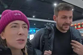 抵达重庆那一刻，这对外国博主被繁华都市震撼得说不出话图片