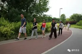 健身走步莫贪多图片