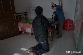 92年河北老汉捡了个男孩，养育20年后怒骂：养条狗都比你有感情图片