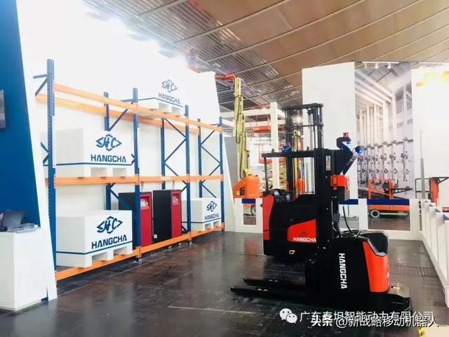 泰坦无线充：86%效率解放移动机器人生产力