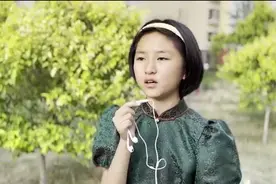爱心汇聚文明·善举传递温暖，包头市沙河二小《一条辫子的故事》图片