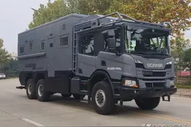 重21吨长10米！斯堪尼亚P500 6×6房车，500马力13L动力的狂躁巨兽图片