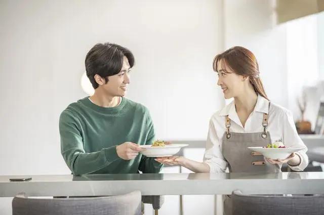 故事：被外派到四川两个月，和隔壁离异女房东，发生了一段孽缘