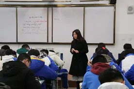教师岗传出“喜讯”，教龄津贴或将上涨，教师生活会有所改善图片