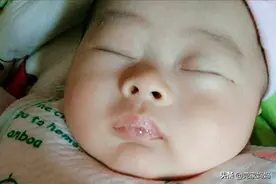 小婴儿为什么会吐泡泡？5种原因，提示宝宝不同的身体状况图片