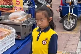 搞笑网红杨子钰：靠坑爹吸粉700万，父母离婚奶奶成导火索？图片