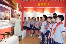 退役后，她的歌声又响彻家乡图片