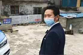 穿制服、戴手套，他被网友称为“贵阳出租车的天花板”图片