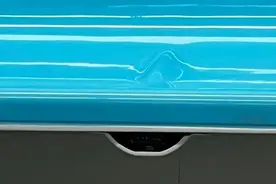 你们知道吗?原来地铁上是有充电口的啊,你们见过吗!图片