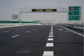 中国高速要“变天”？中英指示牌或许会全换掉，外国人看不懂咋办图片