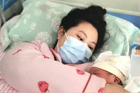 产妇生产时，神志不清的她惊恐地看见医生把手伸进了她的子宫。图片