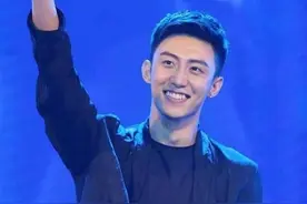 黄景瑜：16岁辍学打工，半路出道红透半边天，从不在父母面前流泪图片