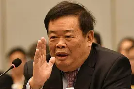 “玻璃大王”曹德旺不再开奔驰，新座驾彰显民族实力，价值600万图片