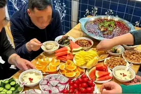 上海成韩国人度假村，吃一顿饭消费56万，千元自助餐只拿水果图片