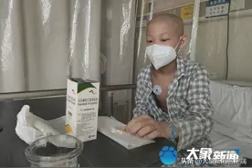 11岁妹妹剃光头发陪哥哥抗癌图片