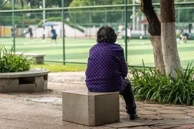 结婚时，儿媳不要彩礼不要婚房，20年后婆婆才明白儿媳妇的心机图片