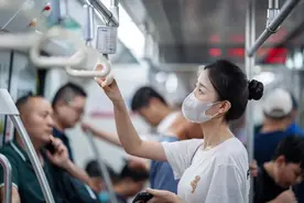 太治愈了！藏在西安地铁车厢里的“秘密”你见过吗？图片