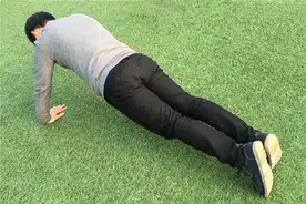 被称为“健身之王”的俯卧撑，每天坚持做100个，身体有何变化？图片