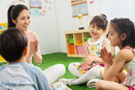 幼儿园教宝宝成人口水歌，引起爸爸妈妈担忧，专家说：太不适合图片