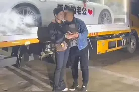 丈夫送妻子妇女节礼物，妻子：十七年前饿着肚子也要让我吃饱的男人，我没嫁错图片