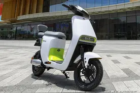 绿源2款电动车评测：续航130公里，精致耐用，适合上班代步图片