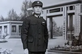 他是老山侦察英雄出身的省军区少将司令员，退休后回村种菜当农民图片
