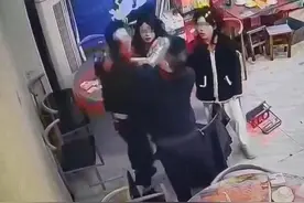 公职人员让邻桌女子陪酒，遭拒后还动手打人？官方通报：系我局职工，殴打他人情况属实，将作出严肃处理图片