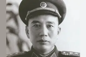 传奇战将王震，26岁担任红六军团政委，打造模范的359旅，粉碎“四人帮”联络之功功不可没图片