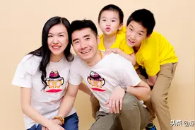 盲人女模特参与益智答题，她用自信和母爱感动全场图片