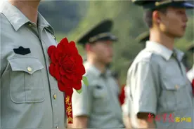 士说心语丨胸前的红花映彩霞，见证老兵们的军旅时光图片