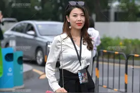 穿搭美图｜街拍高雅时尚职业装穿搭的成熟气质御姐图片