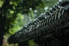 最美的是躲雨的屋檐图片