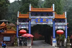 向自驾游爱好者分享，云南王吴三桂为何要在昆明建这么一座金殿图片