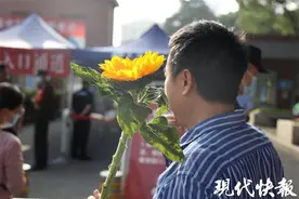 直击无锡高考首日！定格这一幕幕温暖瞬间图片