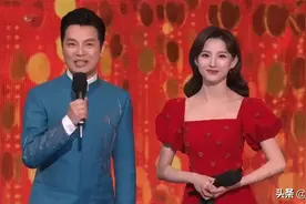 零点报时现黄金55秒，任鲁豫6次瞟向计时器精准卡点，彰显C位实力图片