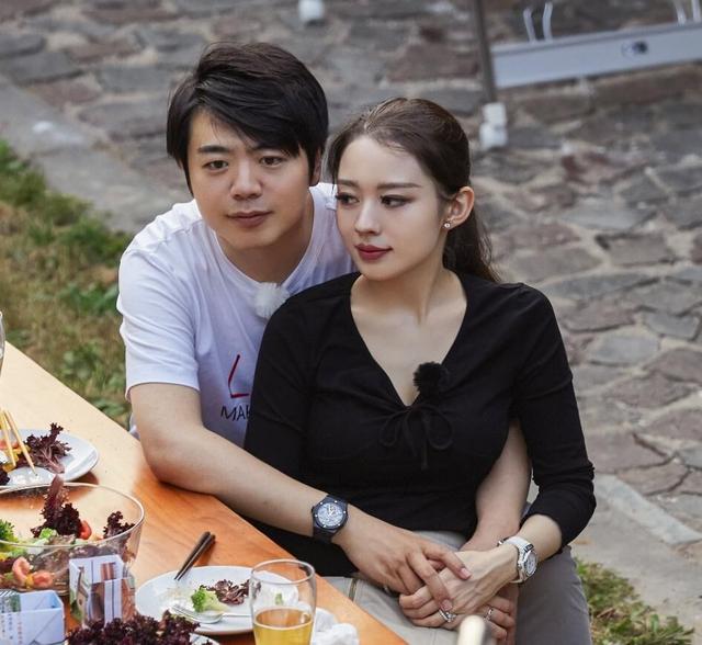 郎朗：3岁学钢琴，17岁成名，同刘亦菲传过绯闻，终娶小12岁娇妻