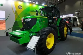 2023全国农机展上的拖拉机图片