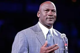 美国体坛伟人排行榜，乔丹位居第四，榜首改变了美国黑人运动历史图片