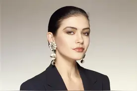 泽塔·琼斯：守了花心老公23年，女儿像父亲，儿子遗传她的高颜值图片