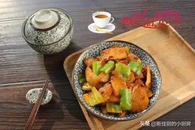 这三样菜一起炒鲜美极了，开胃下饭香，做法还简单，顿顿吃个精光图片