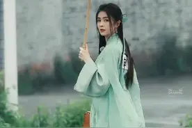 白鹿《跑男》重回“时宜”大爆火！穿汉服像拍戏，baby罕见变路人图片