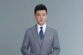 央视著名主播严於信：对家乡陕西一往情深，在央视爱情事业双丰收图片