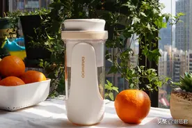 40秒一杯鲜榨果汁，大宇无线便携榨汁机助我实现果汁自由图片