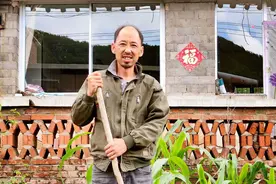 农民版“朱广权”：被养鸡耽误的歌手，凭朗诵《再别康桥》火出圈图片