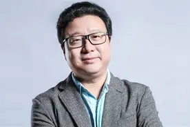 他生于浙江，26岁创业，32岁成中国首富，38岁身家千亿却去养猪图片