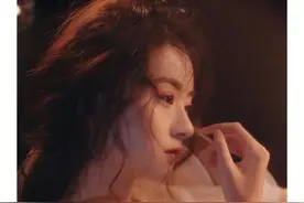 莫奈油画里的少女图片