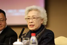 “人民艺术家”秦怡：44岁患癌，带瘤生存56年，她的经验值得学习图片