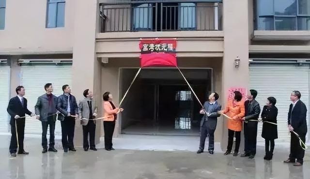 起底:3次考上北大赚200万背后的猫腻