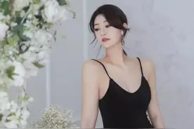 最美孕妇写真淡妆美女身穿黑色长裙很漂亮，喜欢点个赞关注一下图片